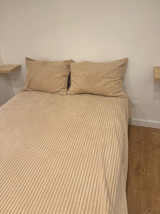 couverture beige 220/240CM avec 2 taies d d'oreiller