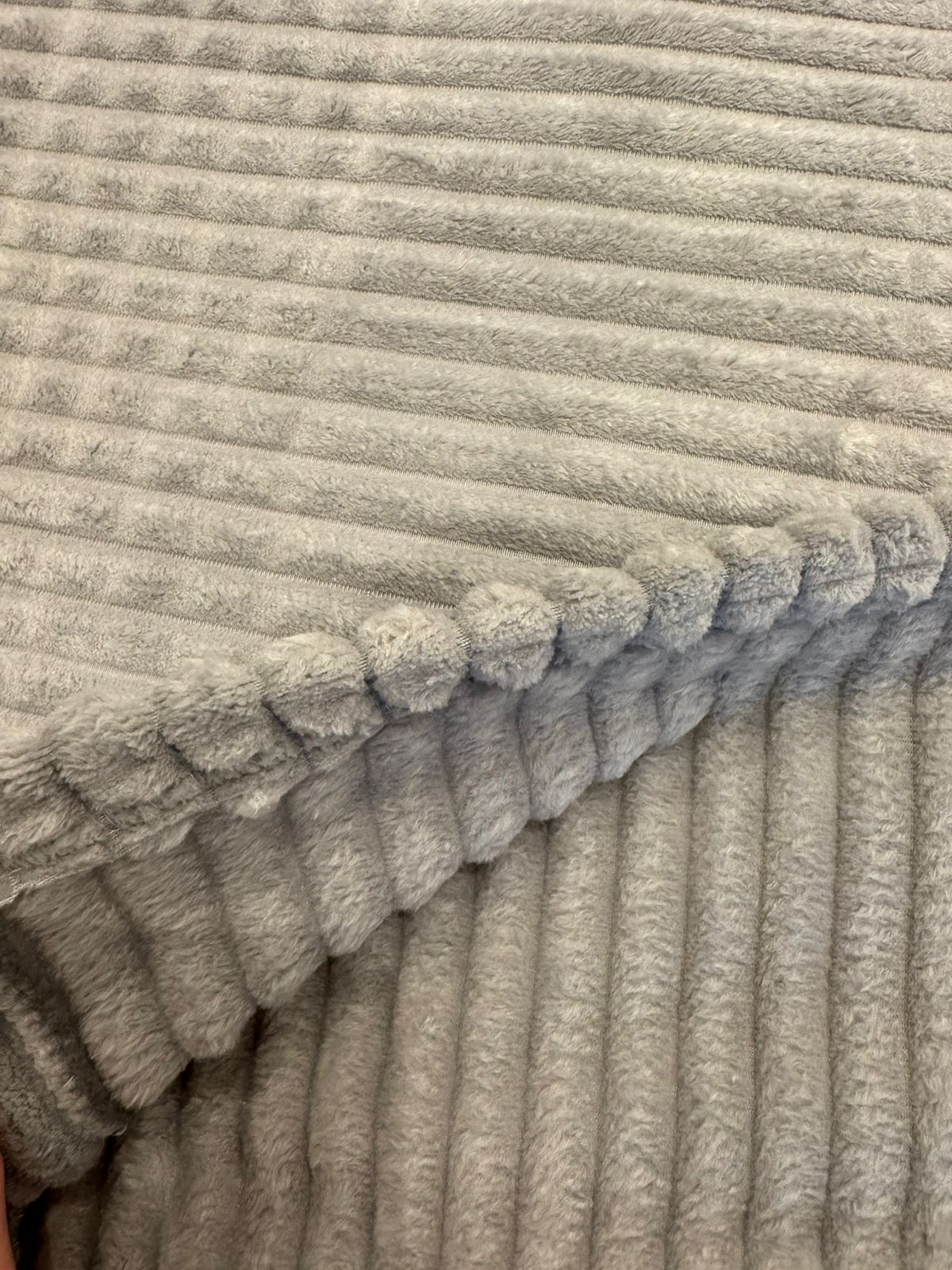 couverture GRIS  220/240CM avec 2 taies d d'oreiller