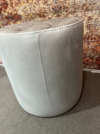 Pouf capitonnée beige