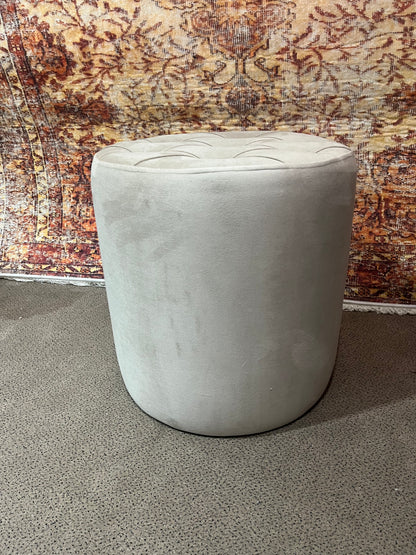 Pouf capitonnée beige