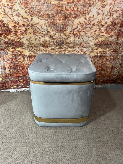 Pouf capitonnée gris