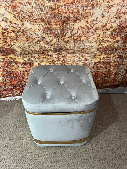 Pouf capitonnée gris