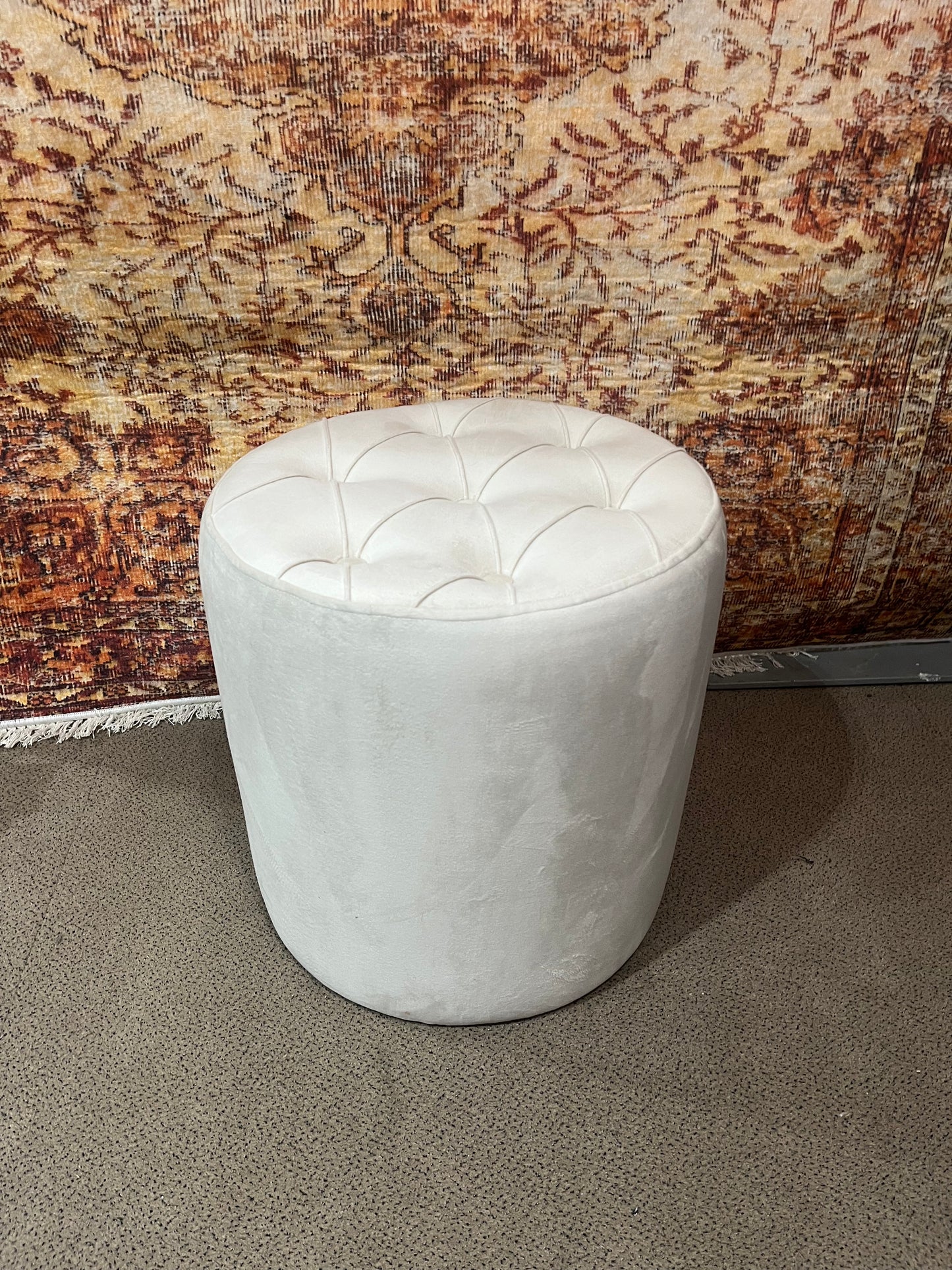 Pouf capitonnée creme