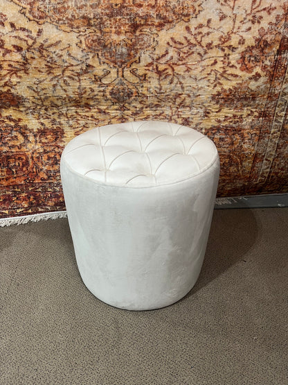 Pouf capitonnée creme