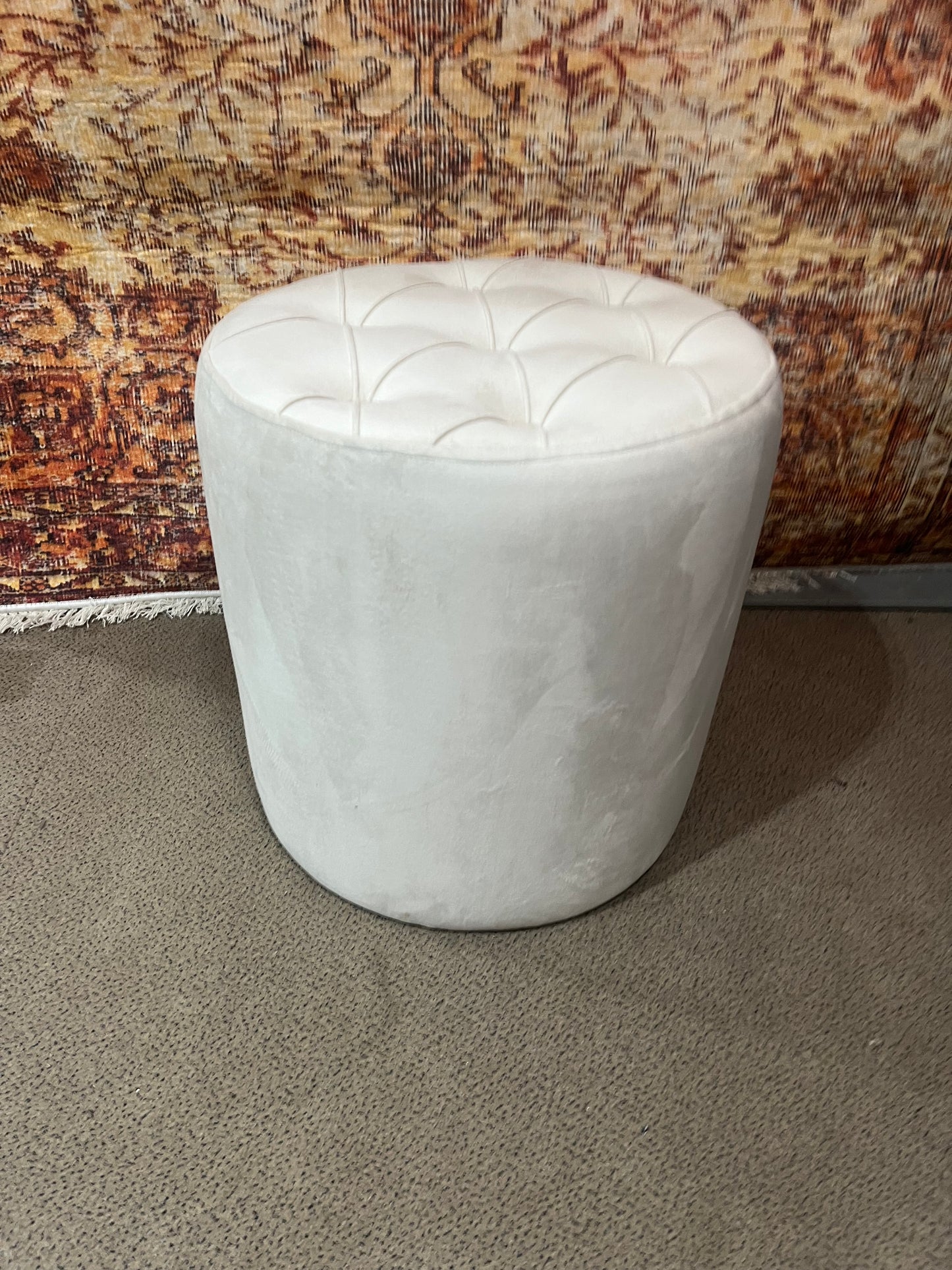 Pouf capitonnée creme