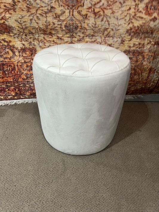 Pouf capitonnée creme