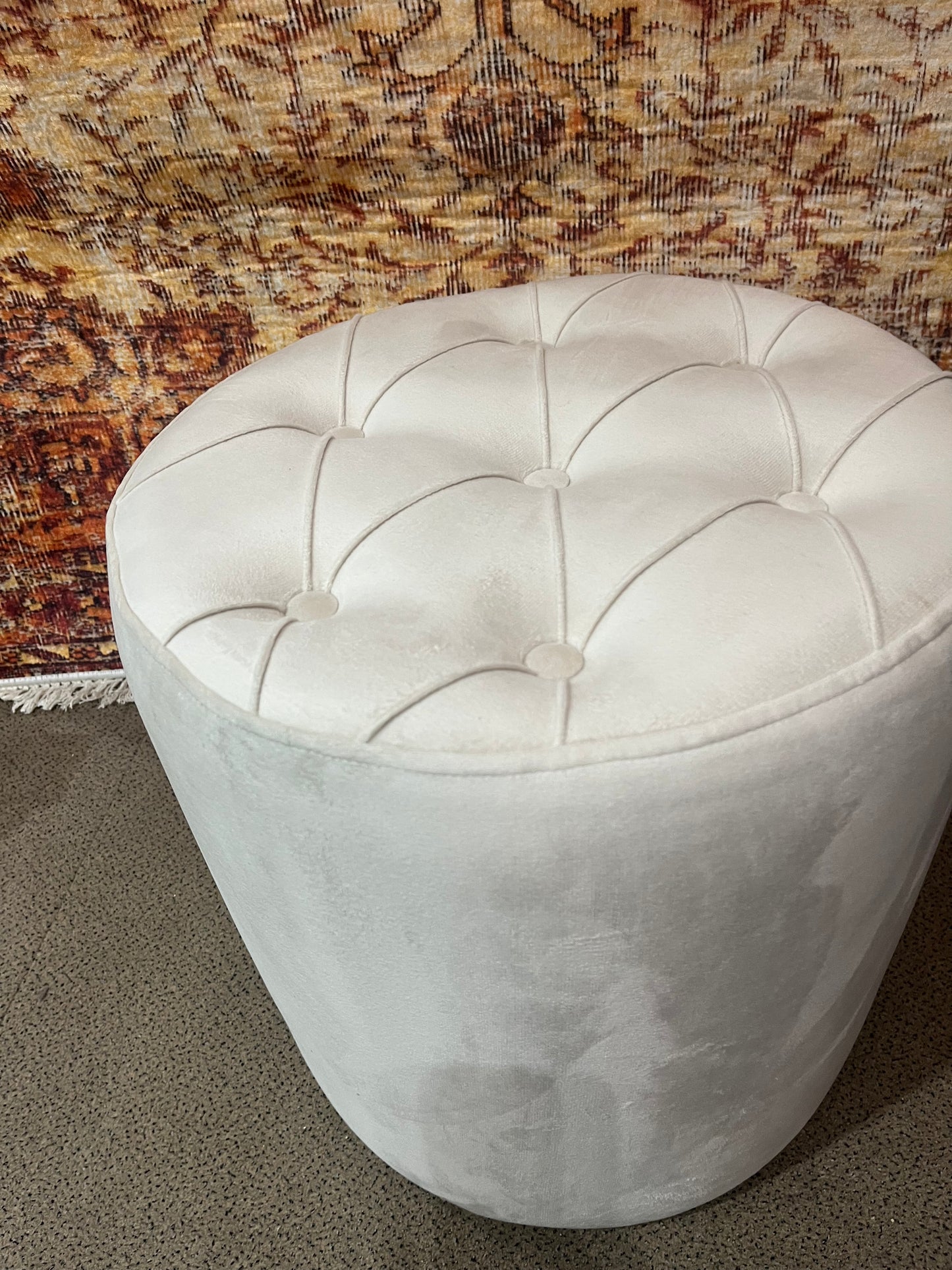Pouf capitonnée creme