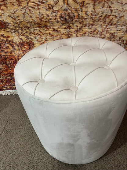 Pouf capitonnée creme