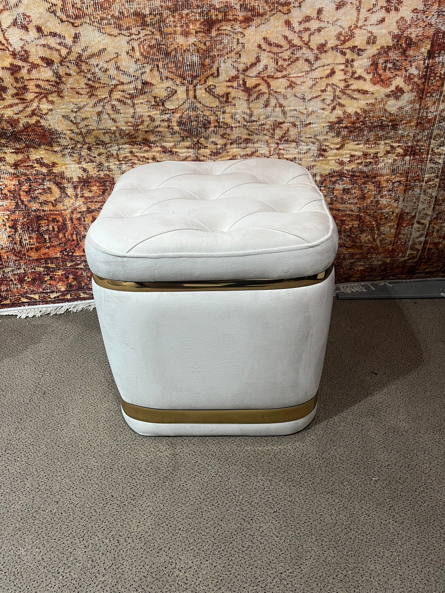 Pouf capitonnée creme