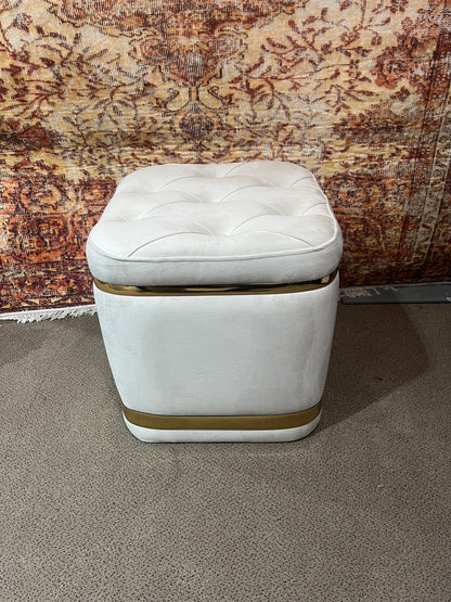 Pouf capitonnée creme