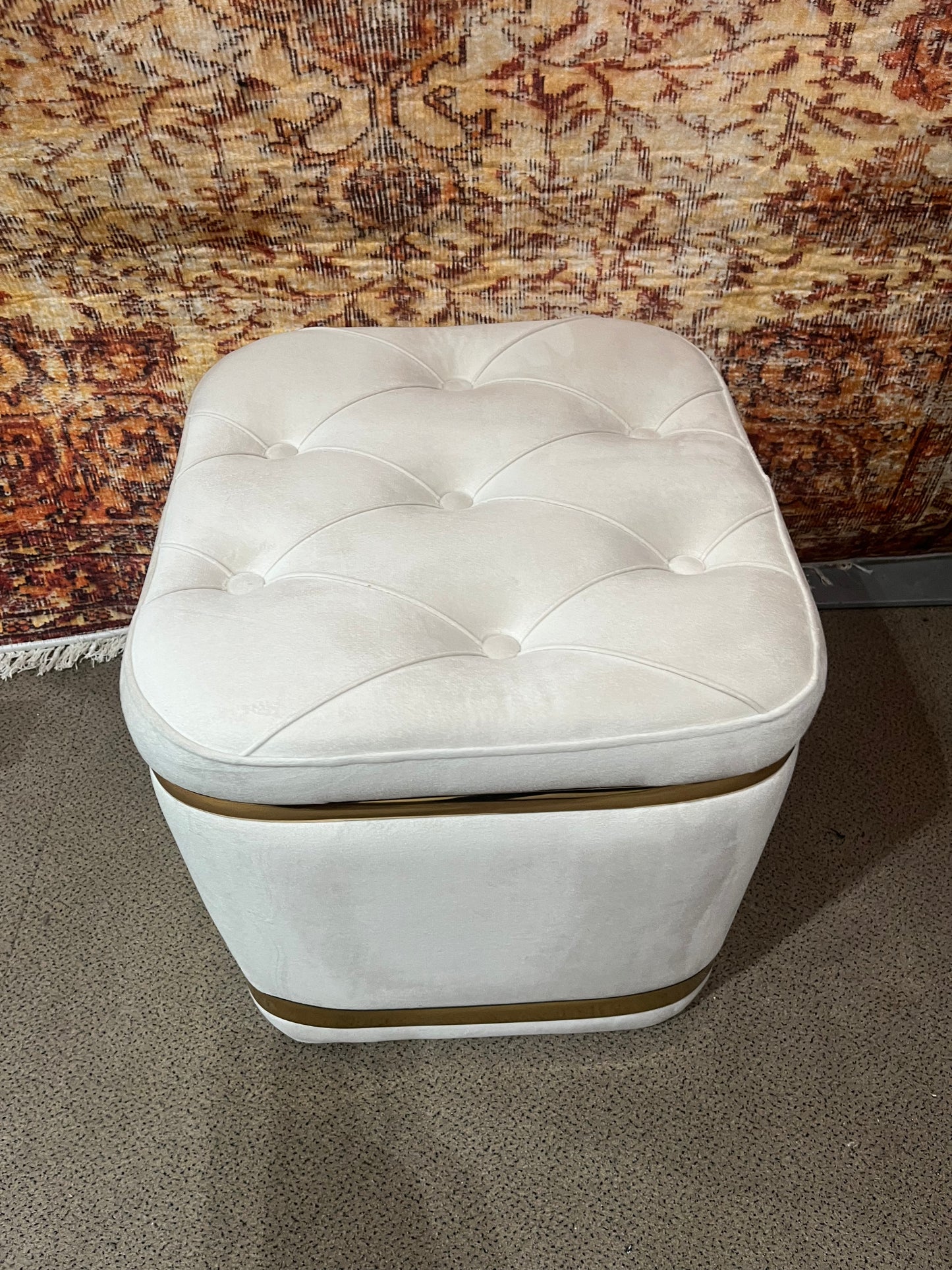 Pouf capitonnée creme