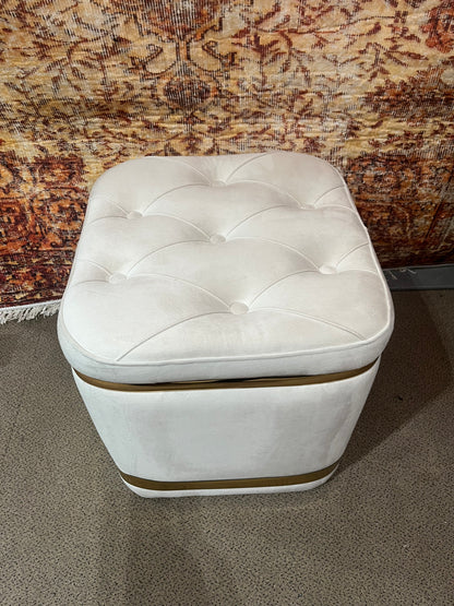 Pouf capitonnée creme