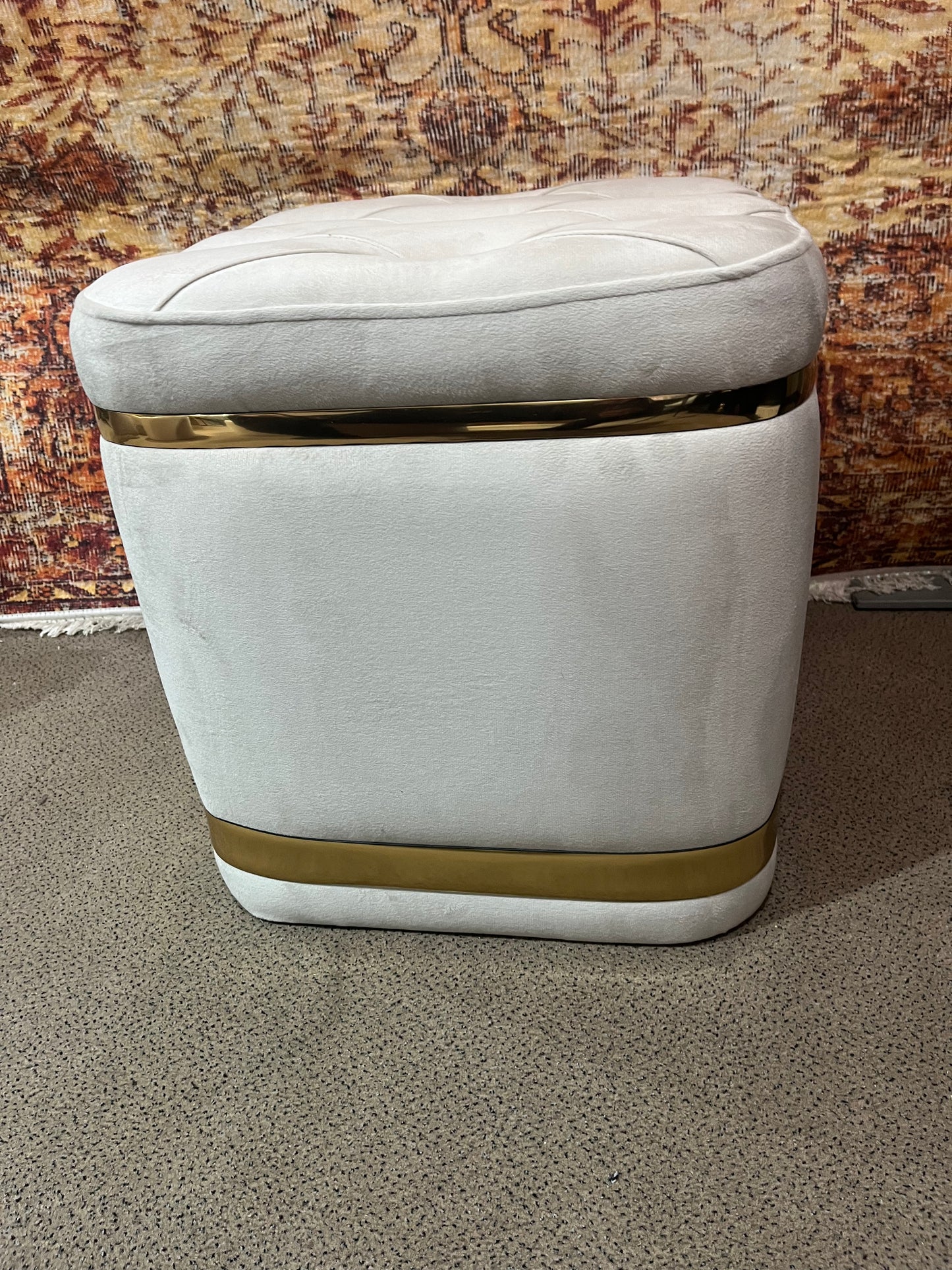 Pouf capitonnée creme