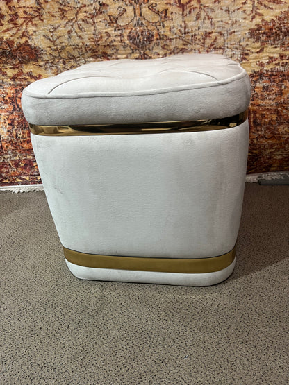 Pouf capitonnée creme